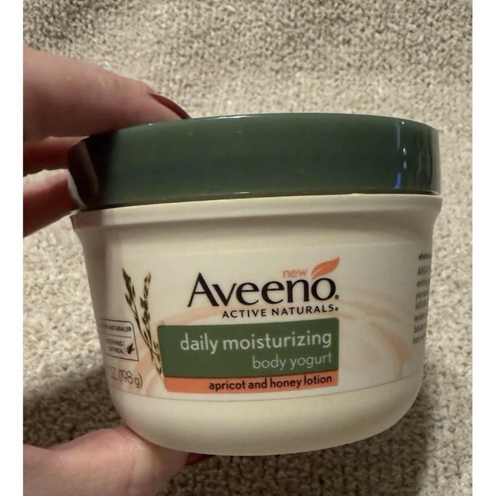 Aveeno Active Natural Daily Moisturizing Body Yogurt Apricot & Honey Lotion 7 oz